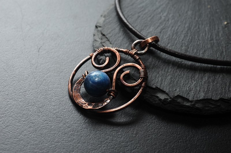 蓝晶石铜线坠 /水晶吊坠 /铜线编织 金属线编织 - 项链 - 半宝石 