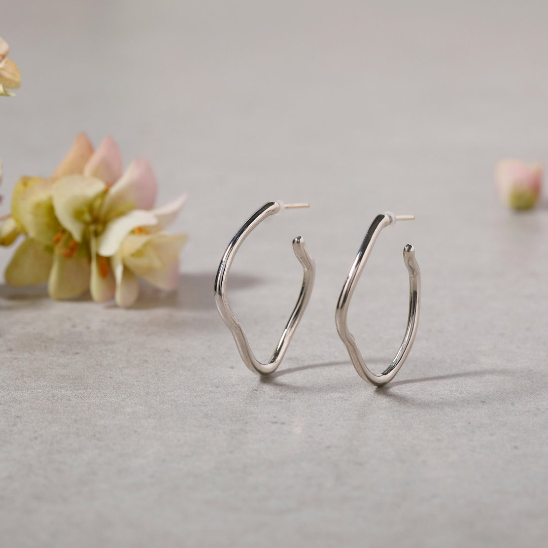 wave line pierced earring SV 无镍水晶针耳环 时尚简约设计 银色  રhodium - 耳环/耳夹 - 其他金属 银色