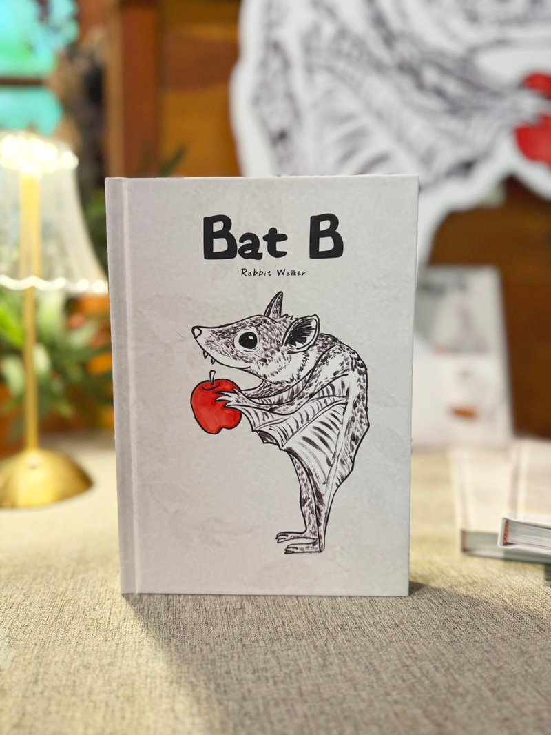 Bat B 蝙蝠B (英文版-可颠倒阅读) - 刊物/书籍 - 纸 红色