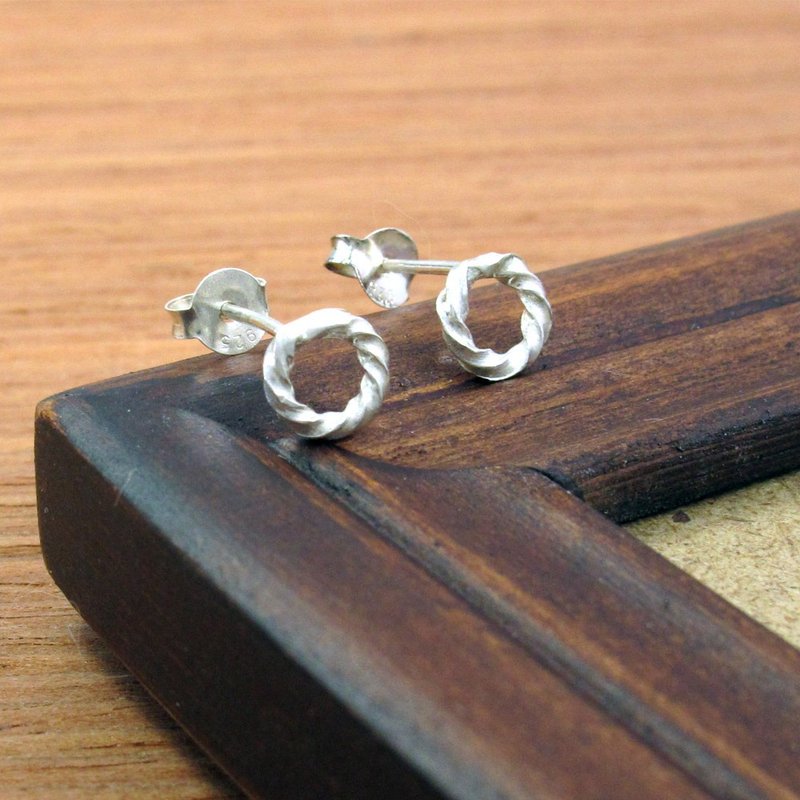 麻花耳环 方扭甜甜圈  耳环 纯银耳环-64DESIGN银饰 - 耳环/耳夹 - 银 银色