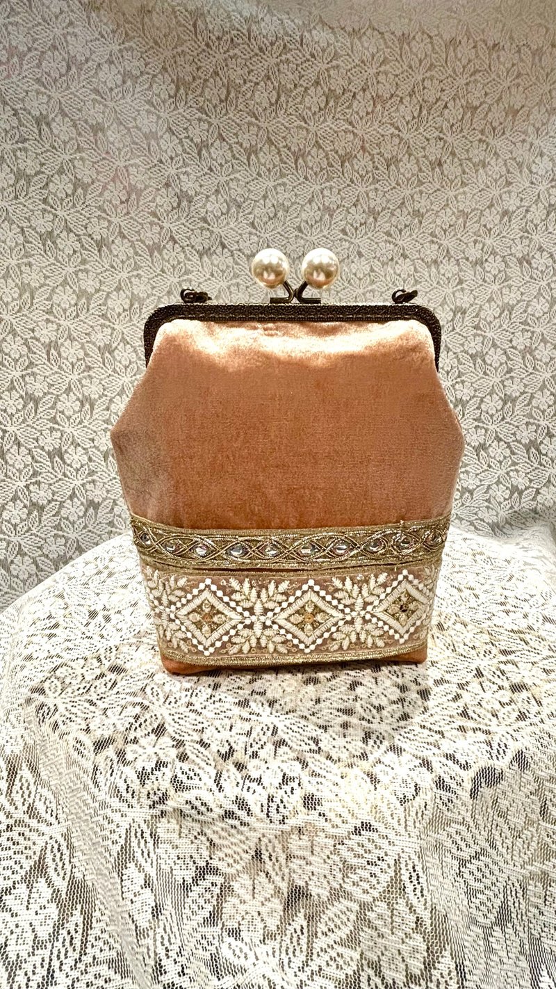 MBC 人手制 15cm 方形口金 珍珠头 丝绒刺绣带 虾肉色 - 侧背包/斜挎包 - 棉．麻 橘色