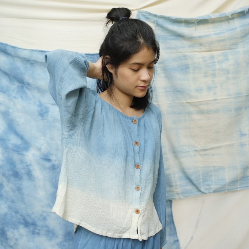 linnil: ombre indigo blouse- natural dye / cotton. - 女装上衣 - 棉．麻 蓝色