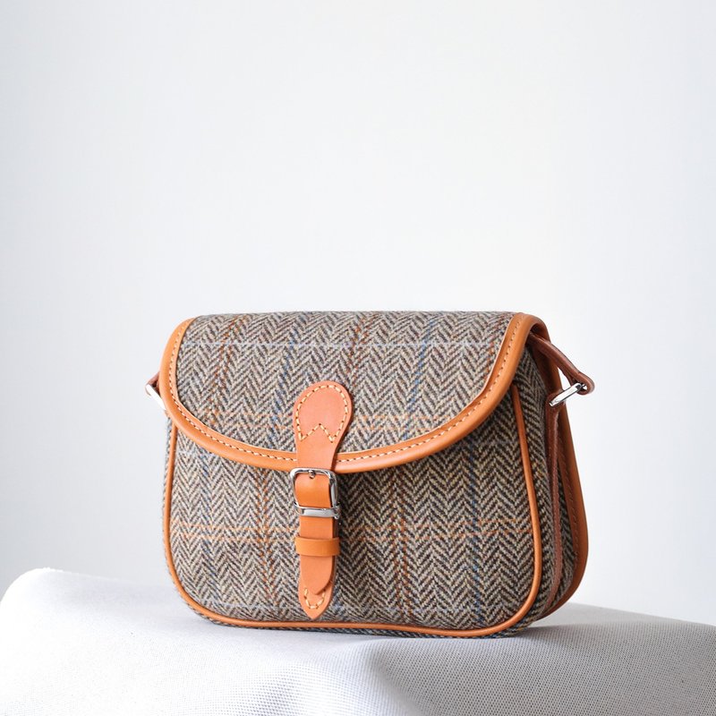 【羊毛拼皮马鞍包】Harris Tweed 暖到心坎秋冬女士包包斜挎包 - 侧背包/斜挎包 - 真皮 金色