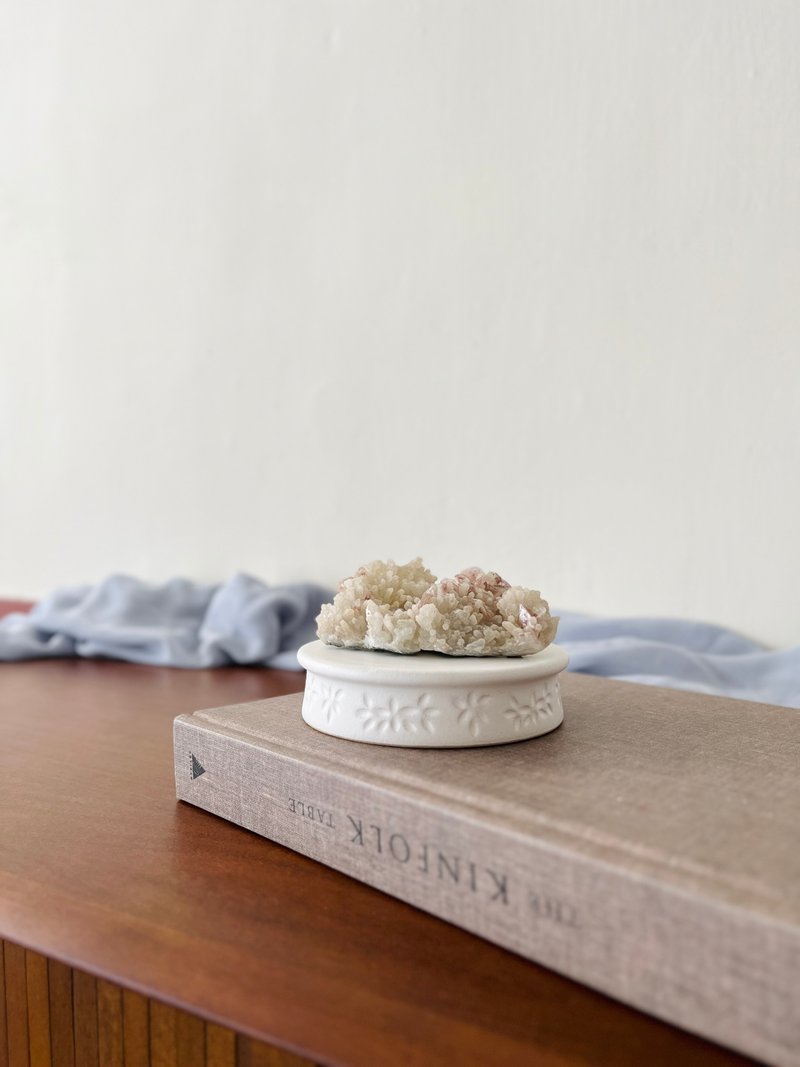 Déjà vu Ceramics 白色陶制展示台 - 摆饰 - 陶 金色