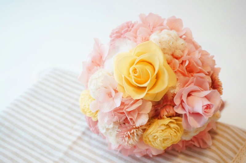 鹅黄粉红不凋捧花 捧花 干燥花 不凋花 新娘 婚礼 伴娘 外拍 婚纱 - 干燥花/捧花 - 植物．花 黄色