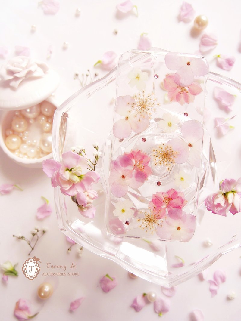 Tammy St. 冰花系列 浪漫淡紫色繍球花配粉红飞燕花手机壳 (含 Swarovrki 闪石) - 手机壳/手机套 - 塑料 粉红色