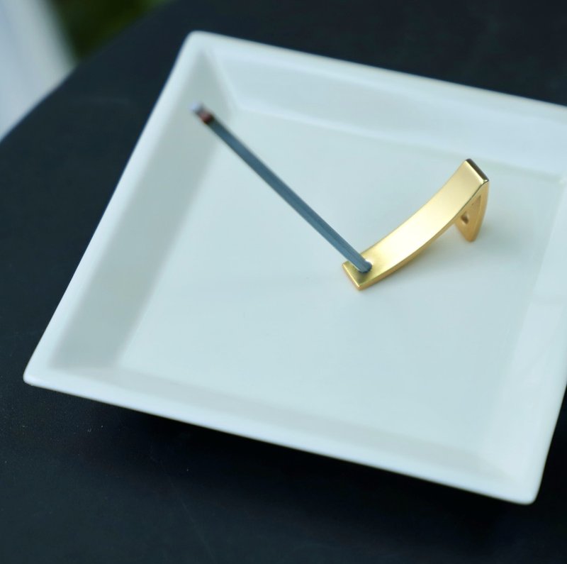 造型香立 NaNa 【松荣堂 香立系列】 - 香薰/精油/线香 - 贵金属 