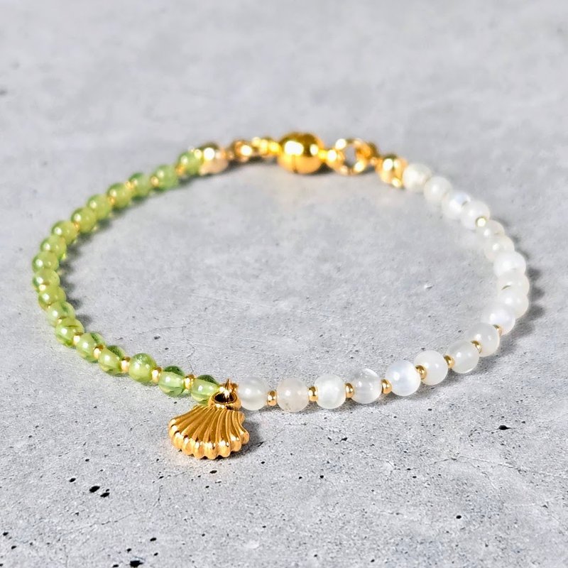 【日本制】橄榄石 × 彩虹月光石 手链 – 贝壳吊饰 / 磁铁扣环 / 医疗级不锈钢 - 手链/手环 - 宝石 绿色