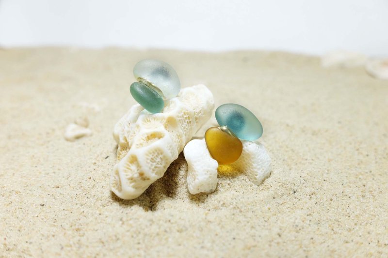 细胞-海玻璃耳环。银色耳针。大海的礼物 - 耳环/耳夹 - 玻璃 蓝色