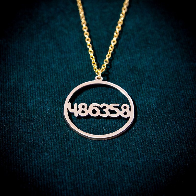 Amore Accessories：订制圆形数字坠饰 - 项链 - 铜/黄铜 银色