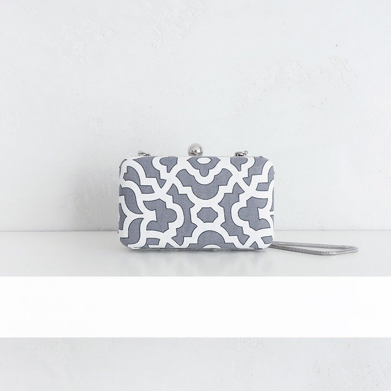 Papercut 口金侧背包 化妆包 杂物包 生日礼物 闺蜜交换礼物 - 化妆包/杂物包 - 棉．麻 灰色