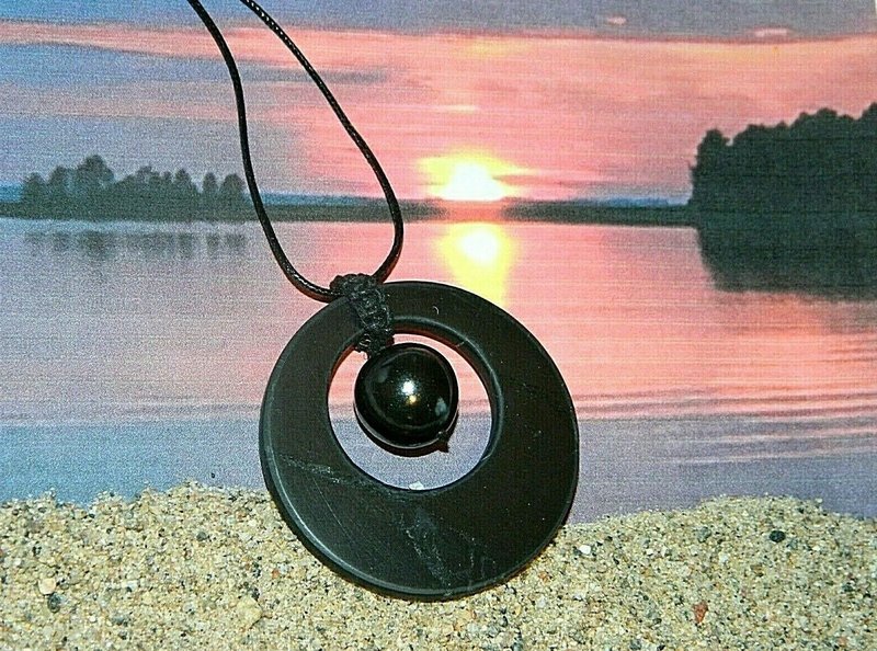 Shungite necklace, shungite double circle pendant, beaded healing macrame - 项链 - 其他材质 黑色