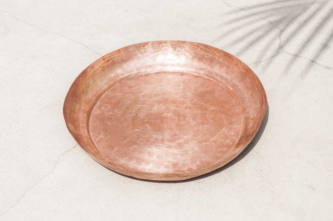 毕业礼物 情人节礼物 限量一件红铜盘 / 复古手工铜饰品盘 / 简约铜小碟 / 手工铜盘 / 置物盘 / 红铜餐具 / 露营餐具 - 敲打点点系列 圆型 (中) - 浅碟/小碟子 - 铜/黄铜 红色