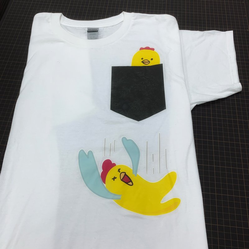 JMKFC 常规款烫画Tee - 口袋下坠鸡 - 中性连帽卫衣/T 恤 - 棉．麻 多色