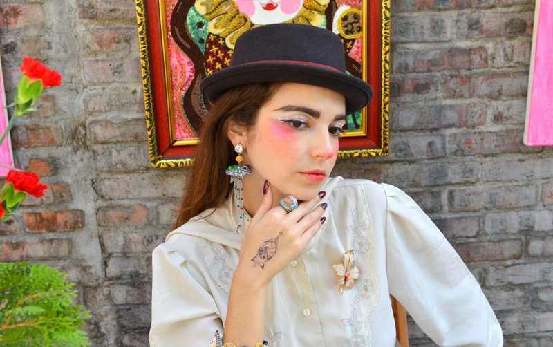 巨眼外星怪兽水母缀幻彩魔幻闪片配施华洛水晶珠耳环 胶质超轻巧 - 耳环/耳夹 - 塑料 多色