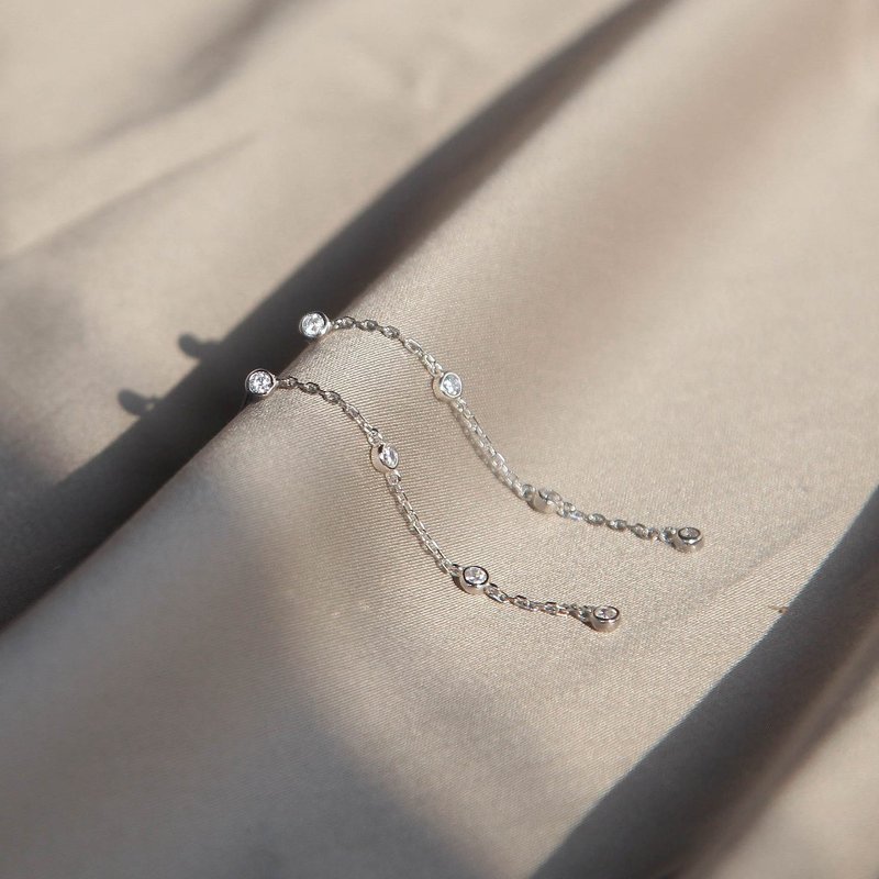 摇曳圆锆垂坠耳环 | 轻珠宝 | 轻奢优雅。精致。婚礼。正装必备 - 耳环/耳夹 - 纯银 