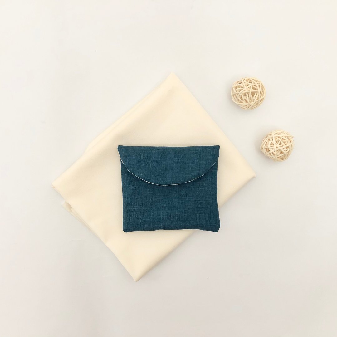 定制化选布-经典蓝色卫生棉包 生日礼物 送礼 - 化妆包/杂物包 - 棉 蓝色