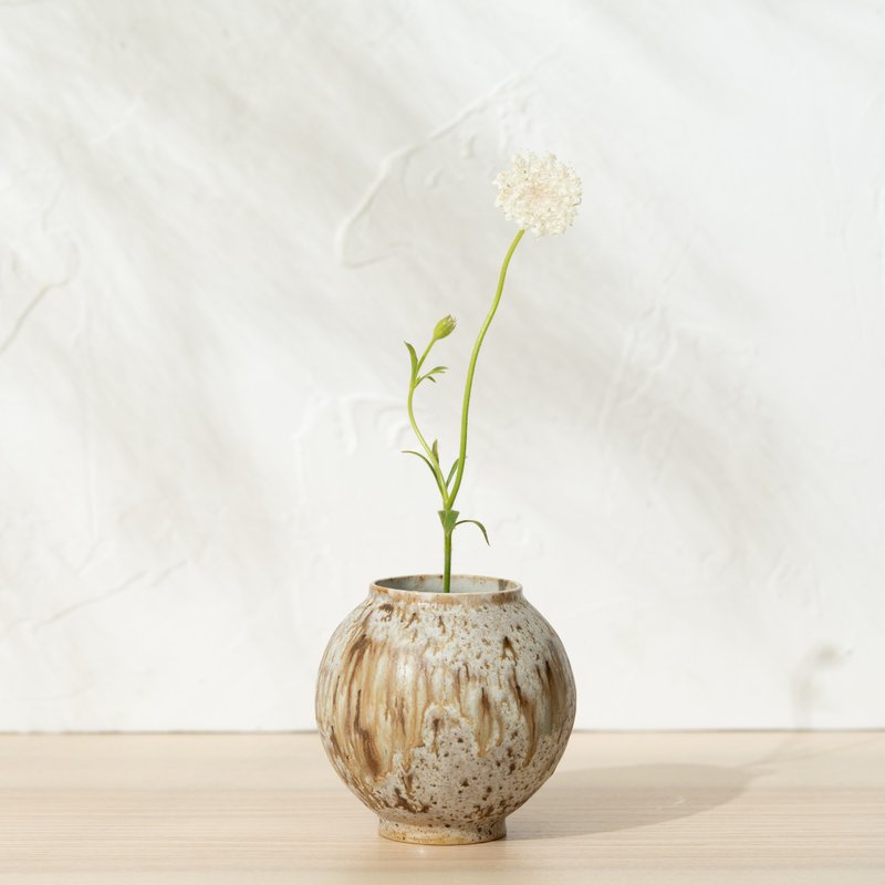 手造花器－陶制球形花瓶 Baby Moon Jar - 花瓶/陶器 - 陶 白色