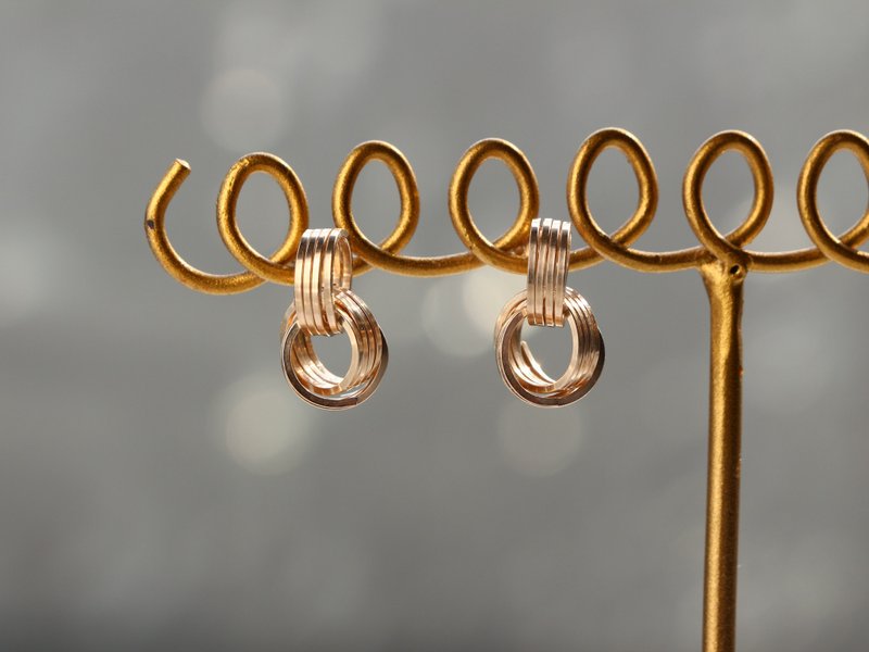 14kgf-three rings pierced earrings - 耳环/耳夹 - 宝石 金色