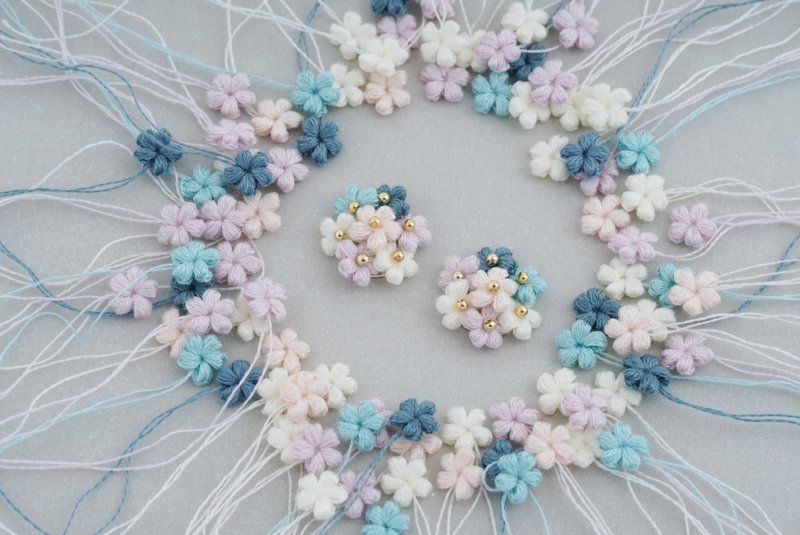 小花のブーケピアス/イヤリング - 耳环/耳夹 - 绣线 粉红色