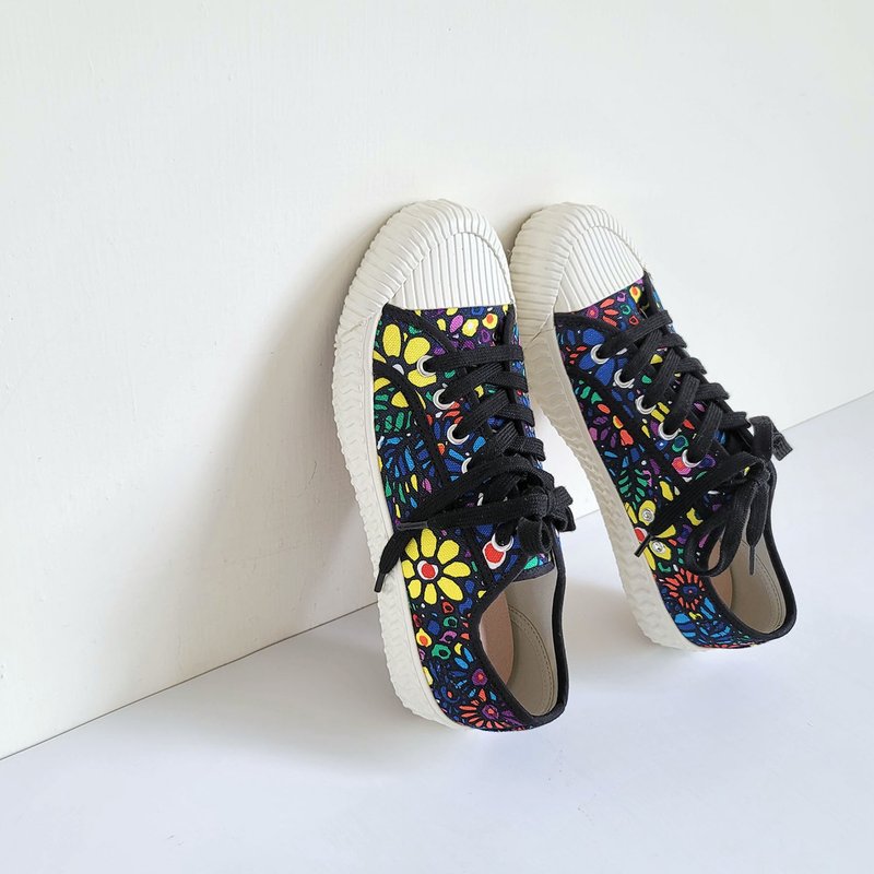 头等舱 彩绘玻璃春日小花帆布鞋 宽楦饼干鞋 女鞋 - 女款休闲鞋 - 棉．麻 蓝色