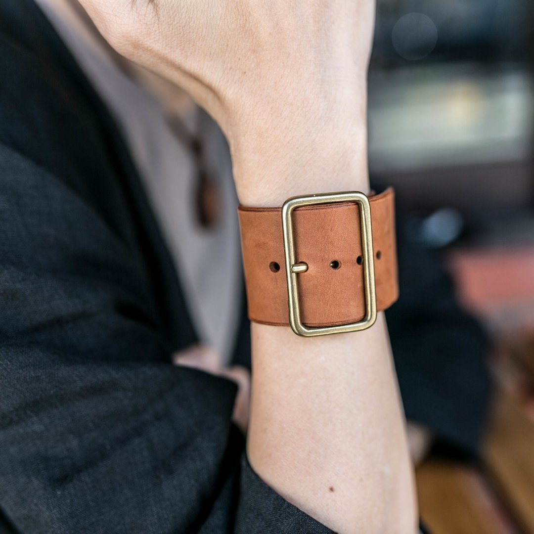 Brass buckle leather bracelet / antique camel - 手链/手环 - 真皮 咖啡色