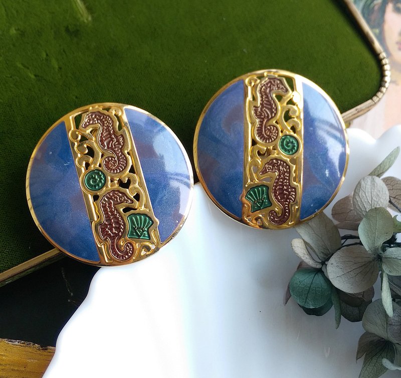 【西洋古董饰品 】BEREBI  可爱海马 大耳环 夹式耳环 - 耳环/耳夹 - 其他材质 金色