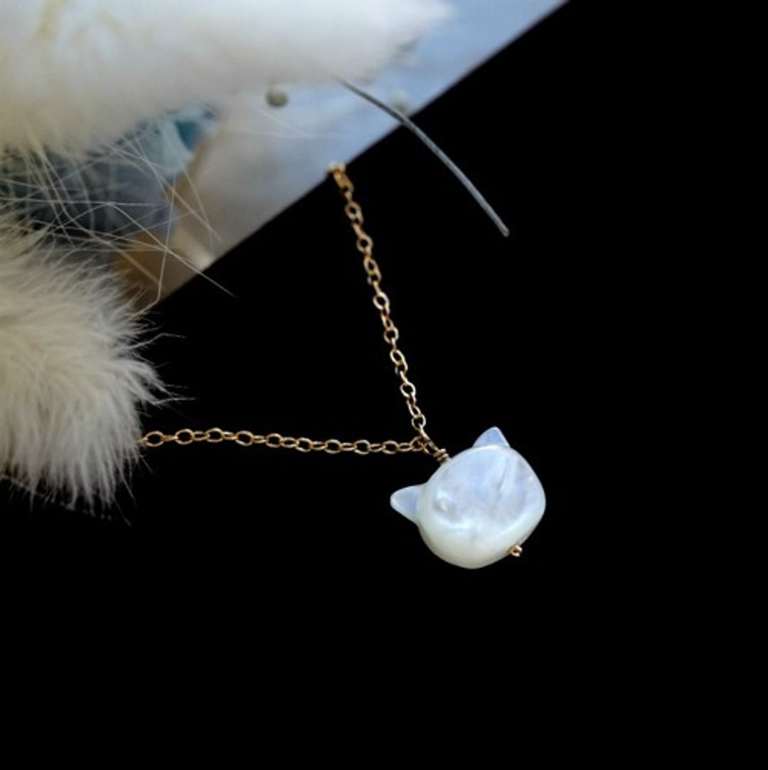 Cat Necklace with White Pearl Shell Mimi - 项链 - 其他材质 白色