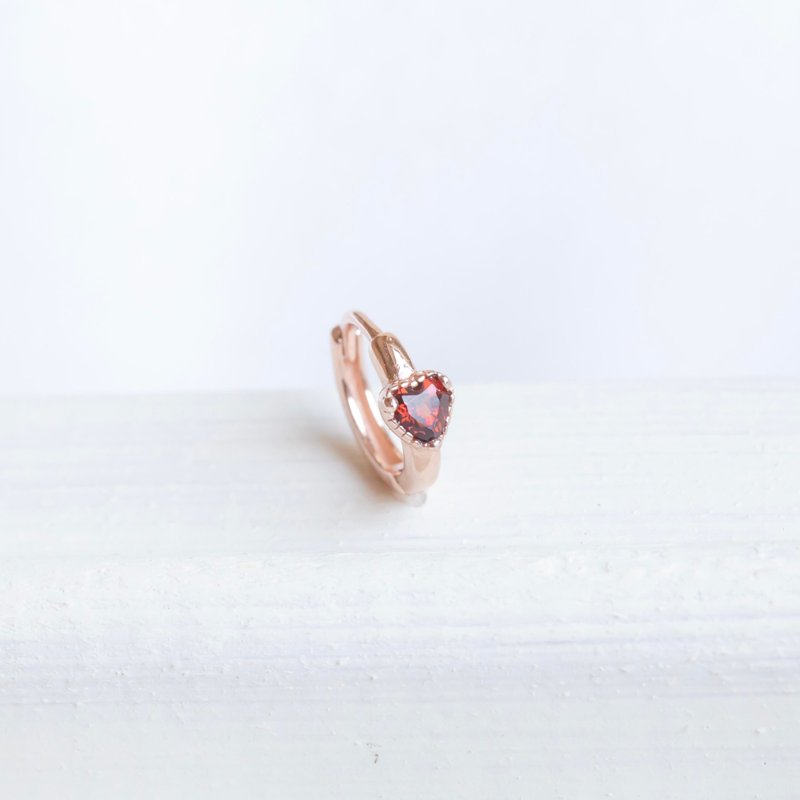 石榴石925纯银爱心蛋糕耳圈式耳环 - 耳环/耳夹 - 宝石 银色