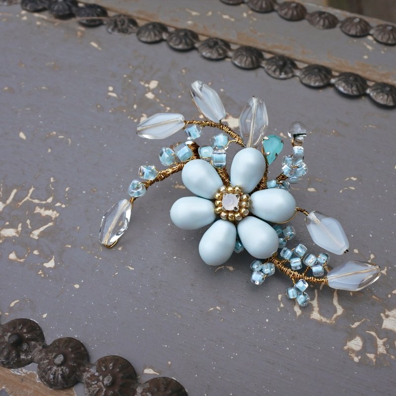 手工珠宝磁扣式胸花-桑格花之恋 Pursuing Happiness - 胸针 - 宝石 透明