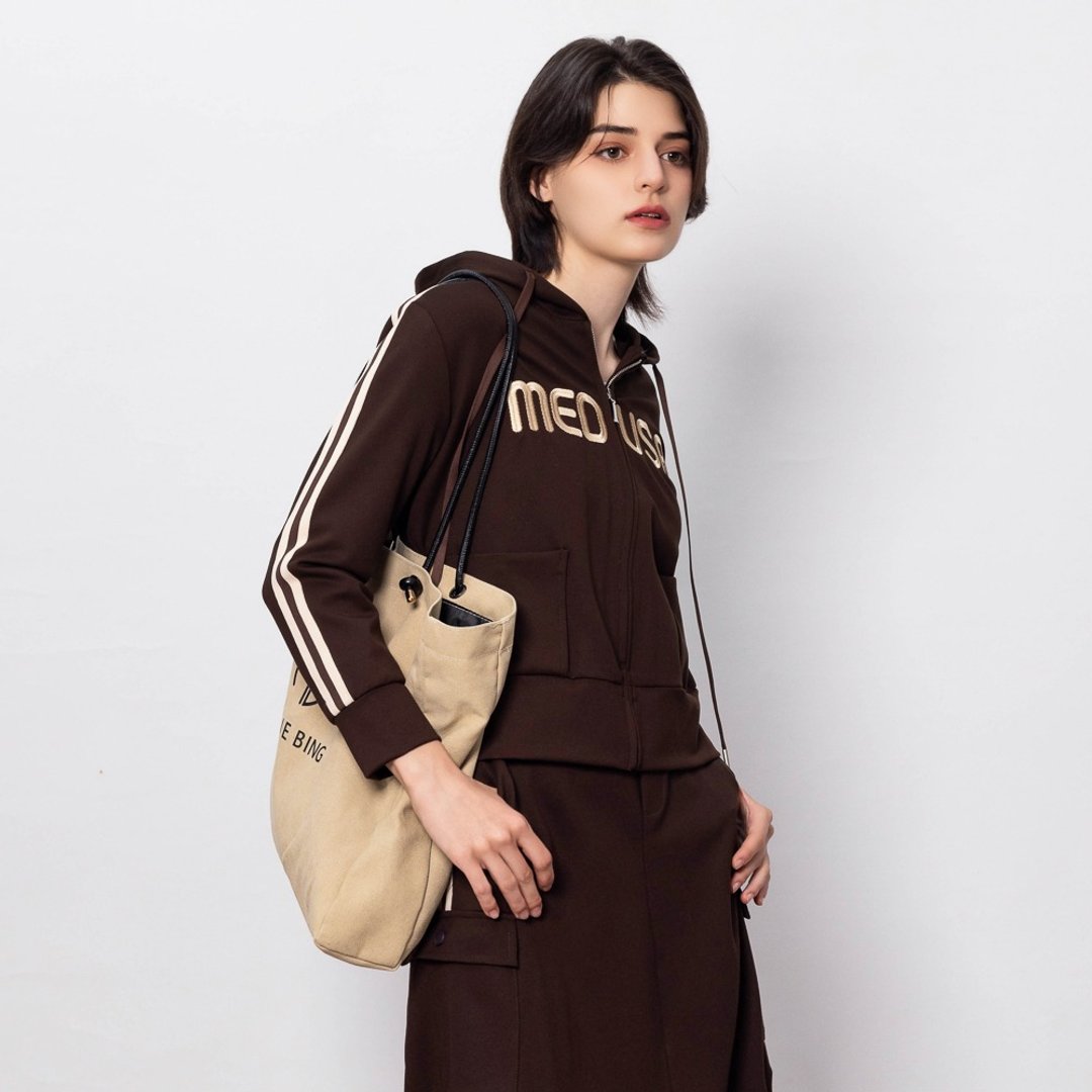 【MEDUSA】medusa刺绣运动连帽夹克(M-XL) | 女运动外套 休闲外套 - 女装休闲/机能外套 - 其他人造纤维 咖啡色