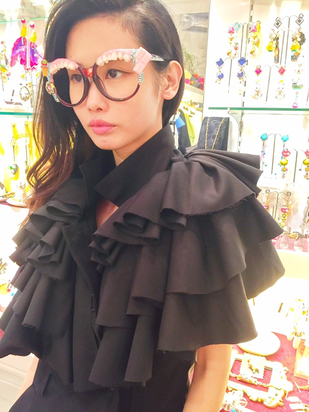TIMBEE LO 黑色百折波浪领子无袖大衣 干湿褛 长褛 FASHION SHOW PIECE - 女装休闲/机能外套 - 纸 黑色