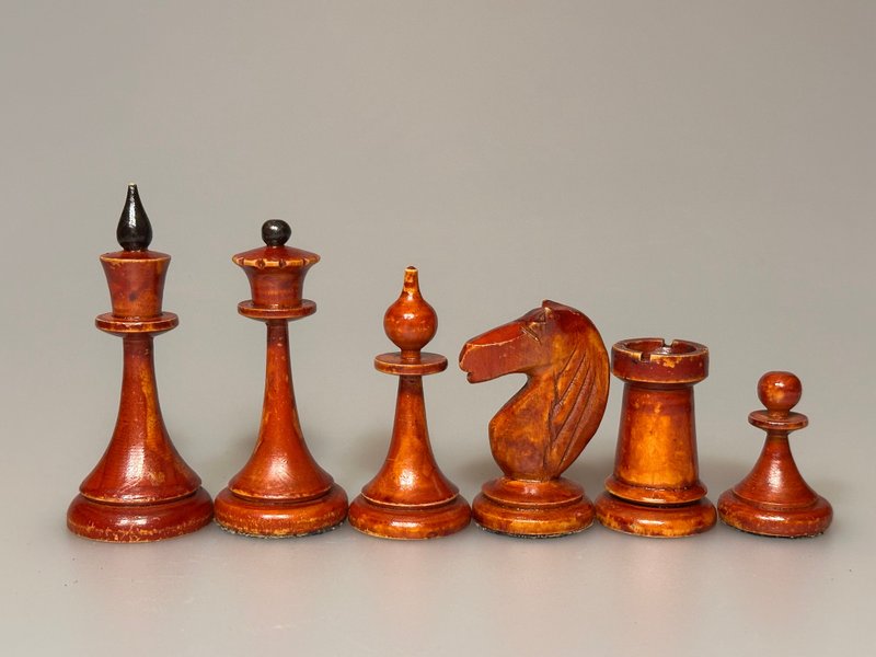 拉脱维亚/摩洛哥国际象棋套装 1950 年至 1953 年 - 桌游/玩具 - 木头 橘色