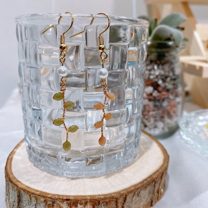 拾穗 / 手作水晶花饰品 - 耳环/耳夹 - 树脂 