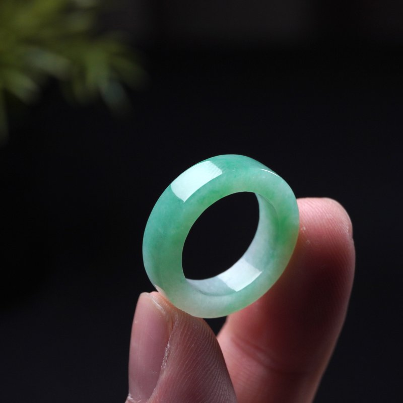飘阳绿翡翠角戒戒指戒圈 | 国际12围 | 天然缅甸玉翡翠A货 | 送礼 - 戒指 - 玉石 绿色