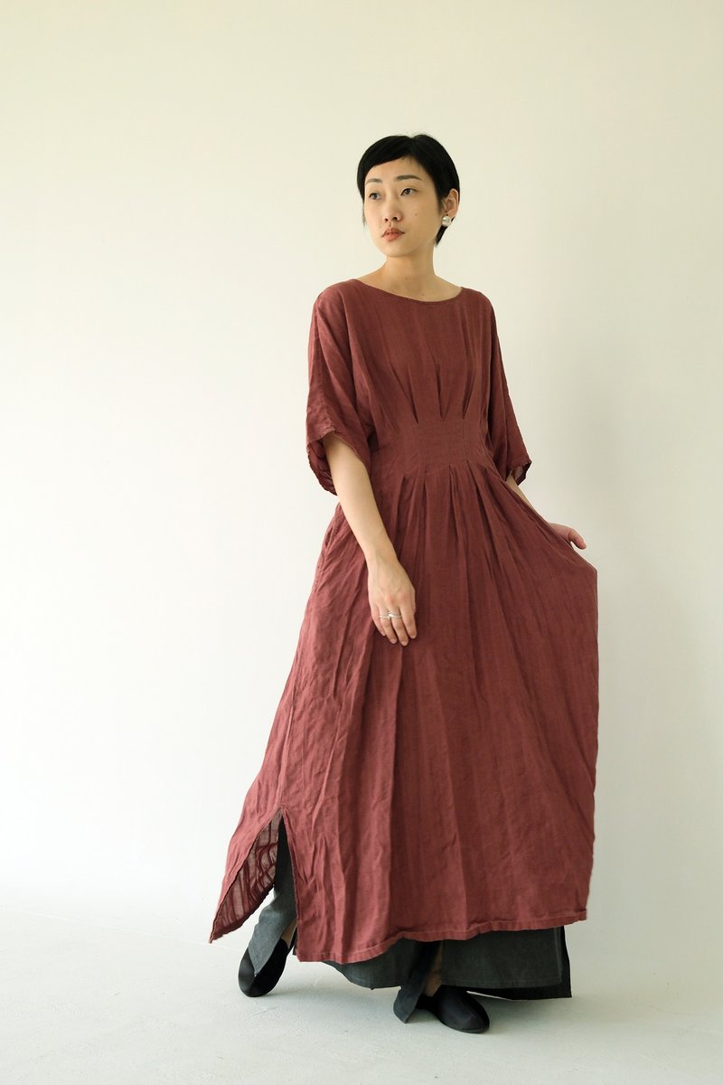 川 衣 WEAR BEING  宽领腰部打褶洋装 水洗棉 淡红 - 洋装/连衣裙 - 棉．麻 红色
