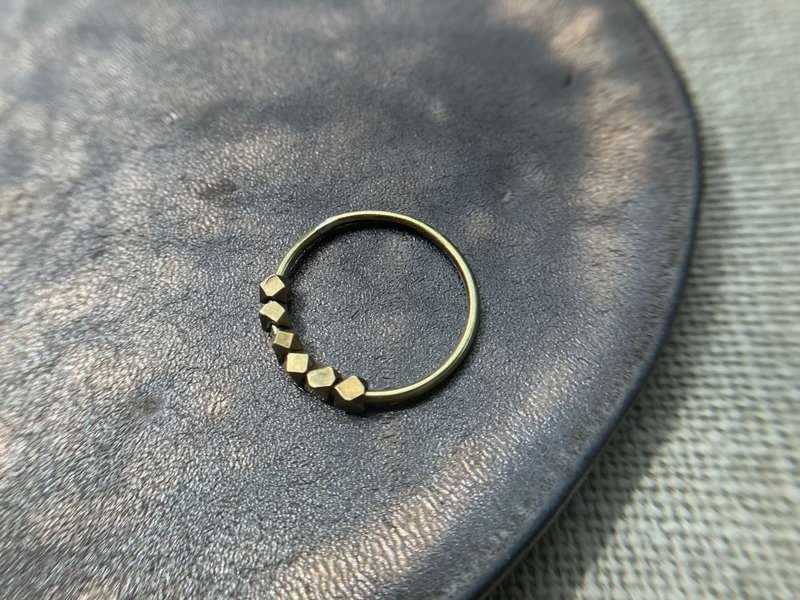 角珠细戒~~以黄铜手工制作 - 戒指 - 铜/黄铜 