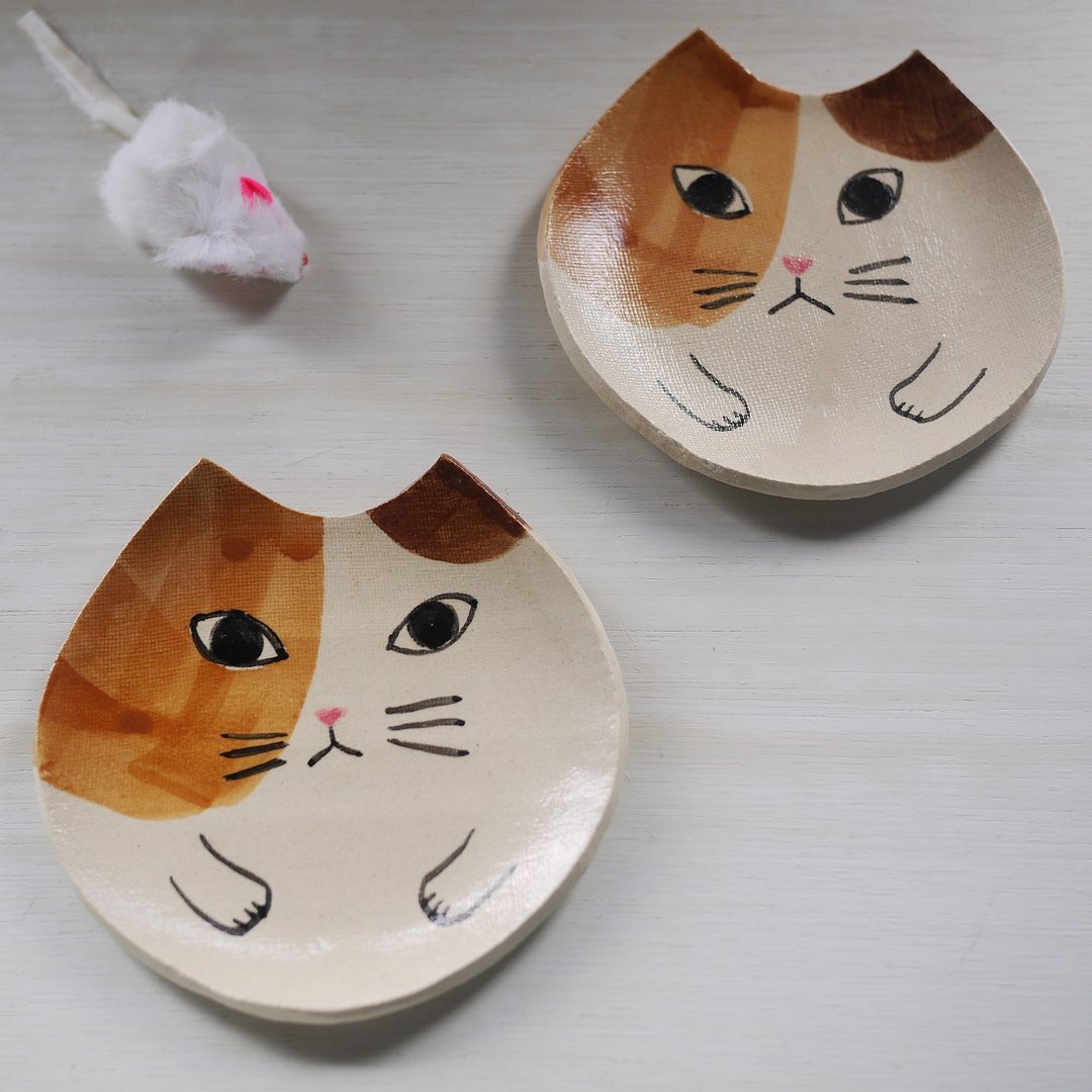 calico cat small plate - 浅碟/小碟子 - 陶 咖啡色