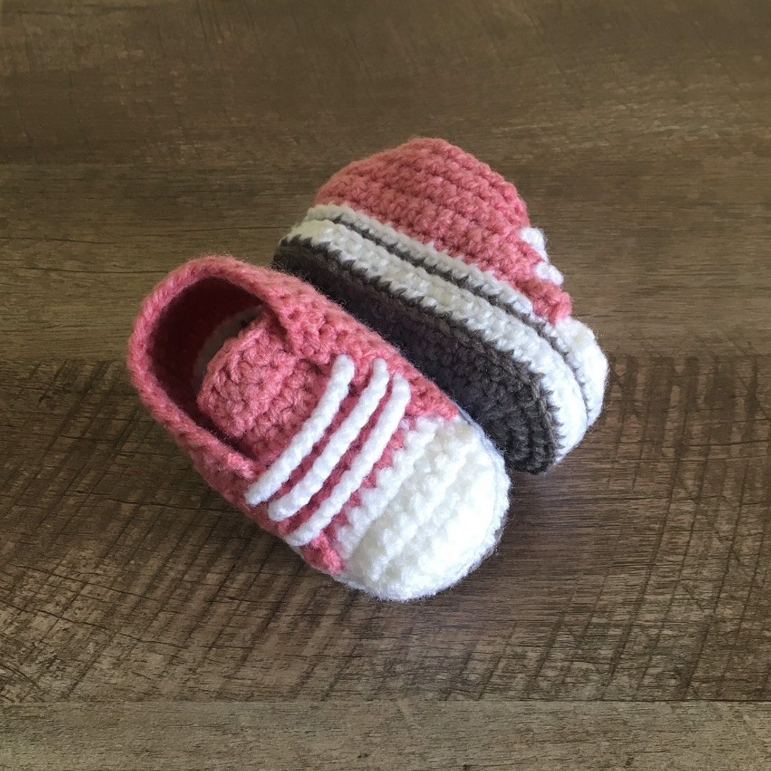 Stylish Baby Sneaker - Strong Pink Crochet Shoes - Handmade Toddler Booties - 童装鞋 - 压克力 粉红色