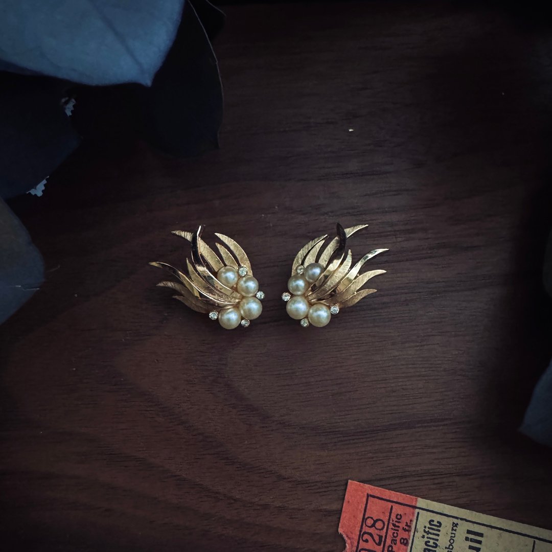 优雅金调珍珠耳夹 - 耳环/耳夹 - 其他金属 