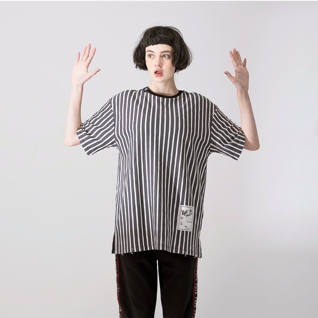 【中性款】 铁环装饰条纹短袖t-shirt / 灰白条 - 女装 T 恤 - 棉 灰色
