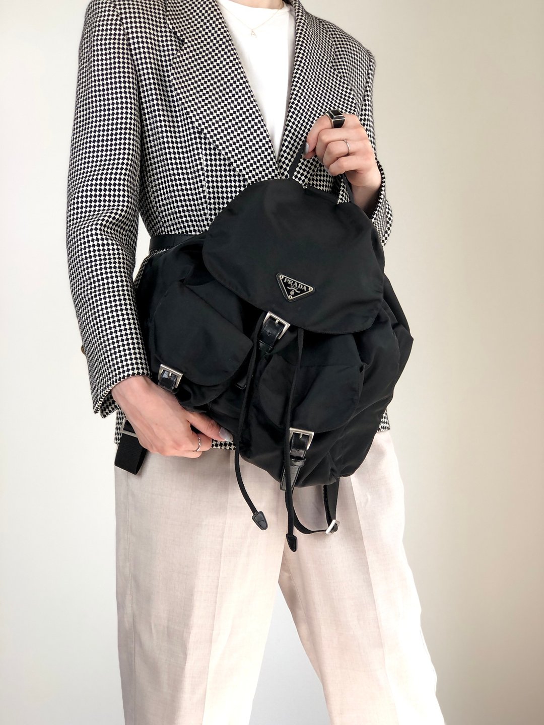 【日本直送 名牌中古包】PRADA 普拉达 后背包 黑色 三角 Logo 尼龙 双口袋 vintage 中古 scciib - 后背包/双肩包 - 尼龙 黑色