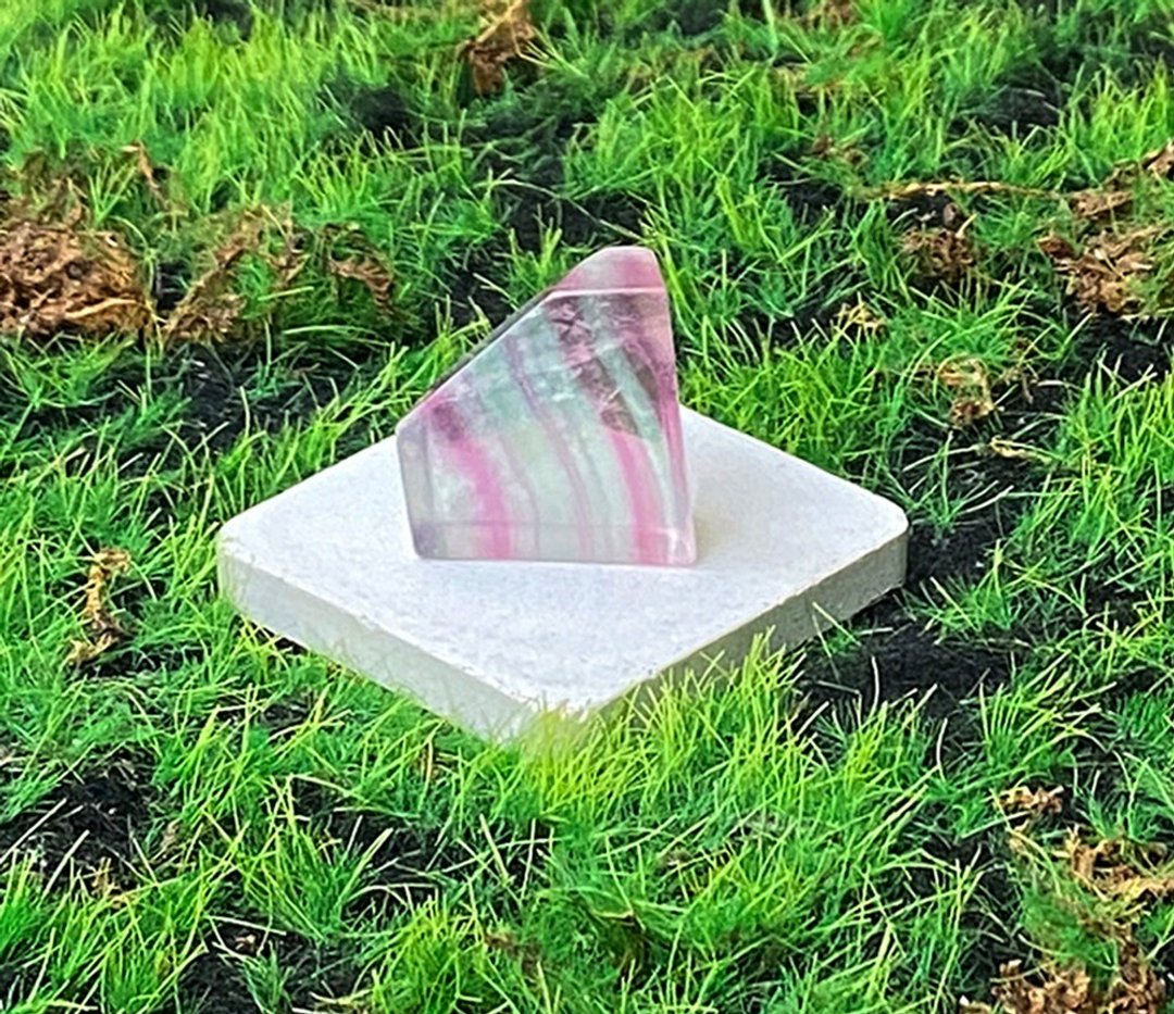 能量水晶-天然能量梦幻渐层萤石 增智慧 屏除杂乱思绪 入厝礼物 - 摆饰 - 水晶 多色