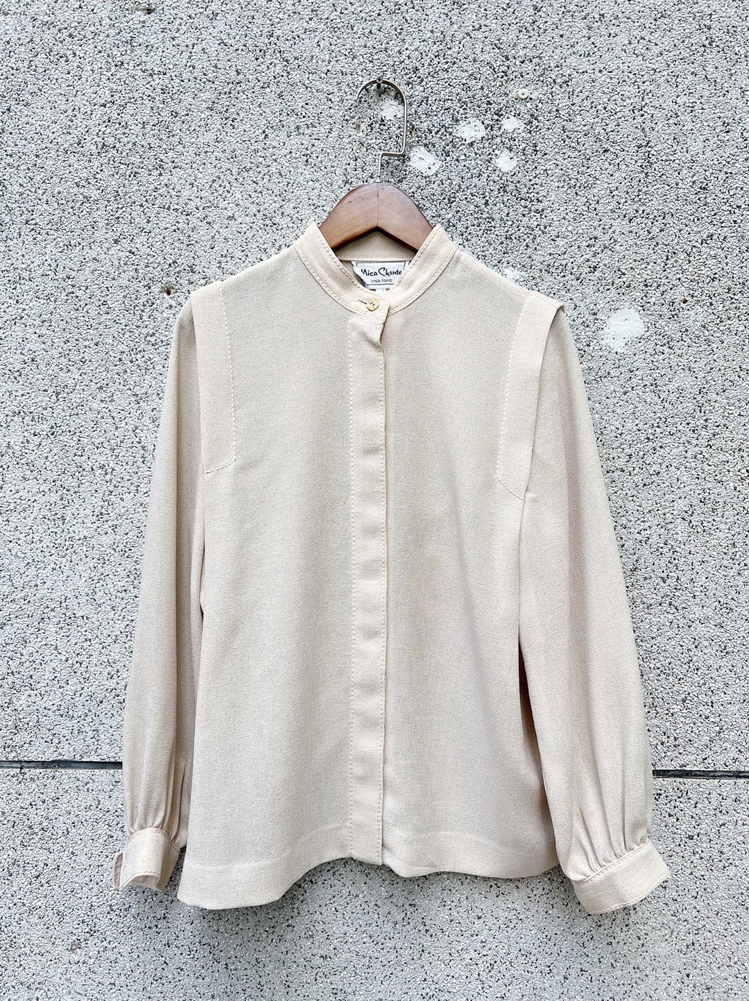 青岛淡淡米杏色亨利领 微透肤立体版型衬衫上衣 vintage shirt - 女装衬衫 - 聚酯纤维 卡其色