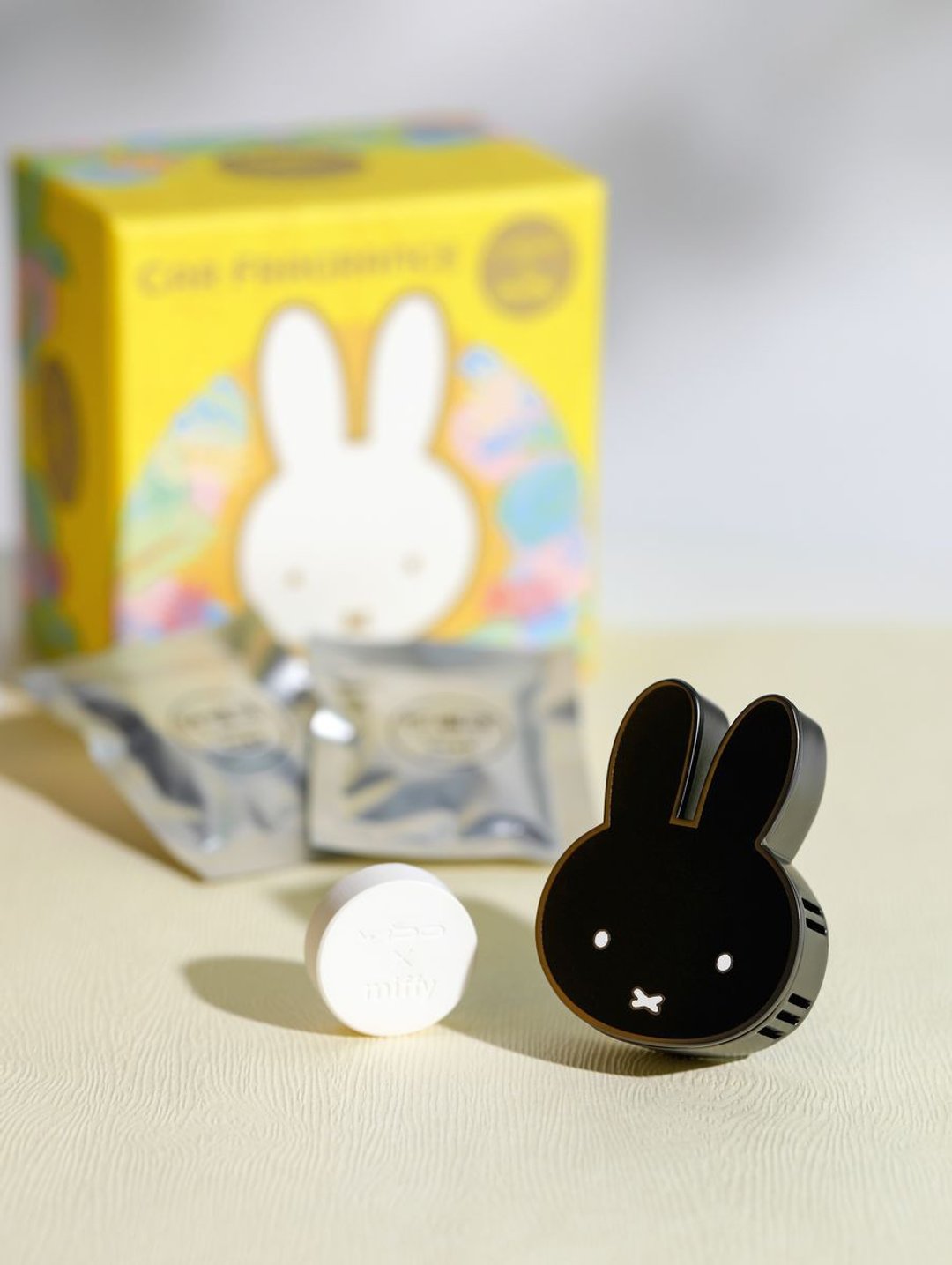 miffy 汽车香薰 - 黑色 - 香薰/精油/线香 - 其他金属 白色
