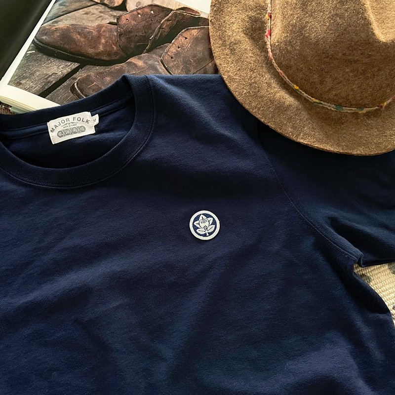 Major Folk│橘子花刺绣章靛蓝圆领重磅复古短袖TEE - 男装上衣/T 恤 - 棉．麻 