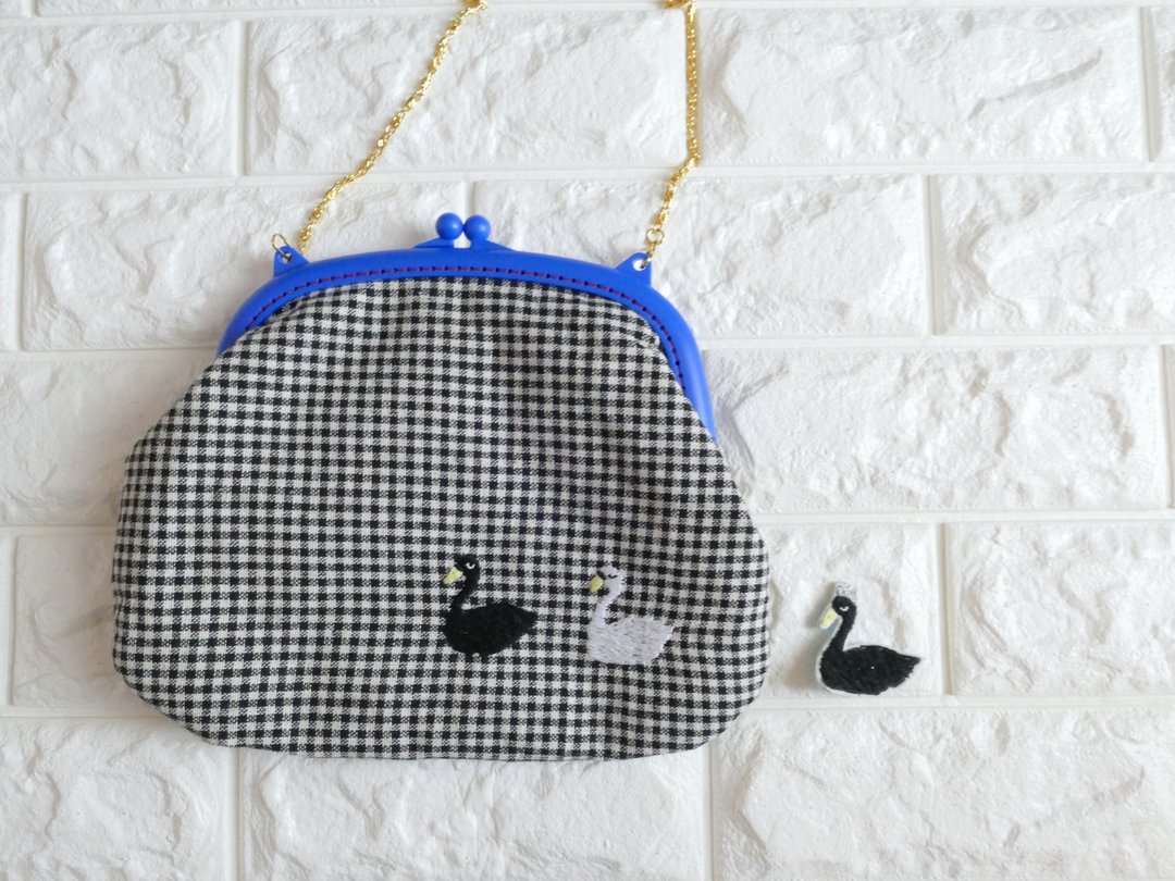 Embroidery 2way Gingham Check Swan - 侧背包/斜挎包 - 棉 黑色