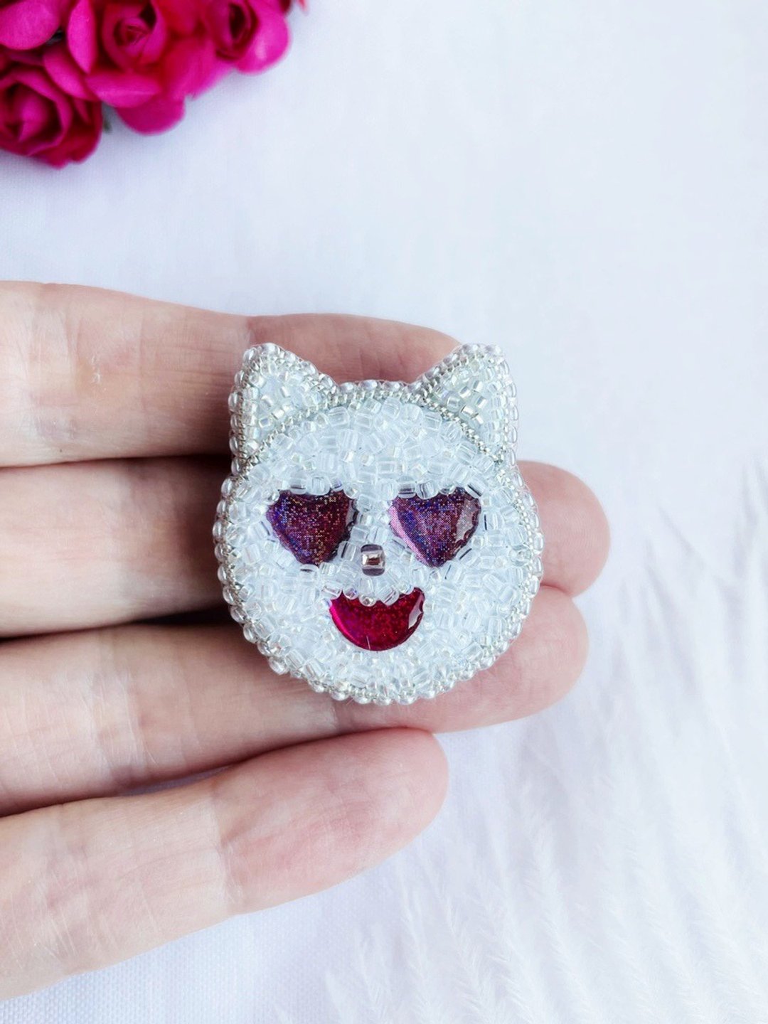 胸针猫串珠  表情符号  磁力锁  手工制作 - 胸针 - 玻璃 白色