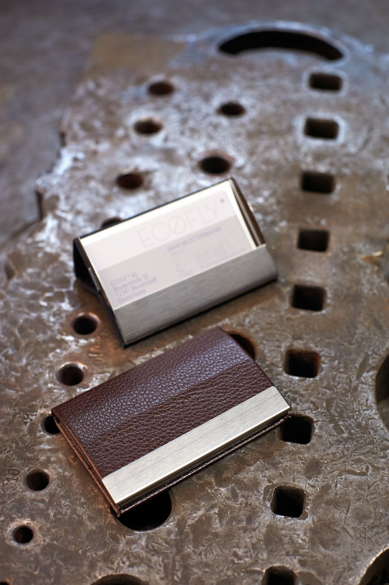 【定制化雷射刻印】携带站立名片夹(黑色) - 文件夹/资料夹 - 其他金属 黑色