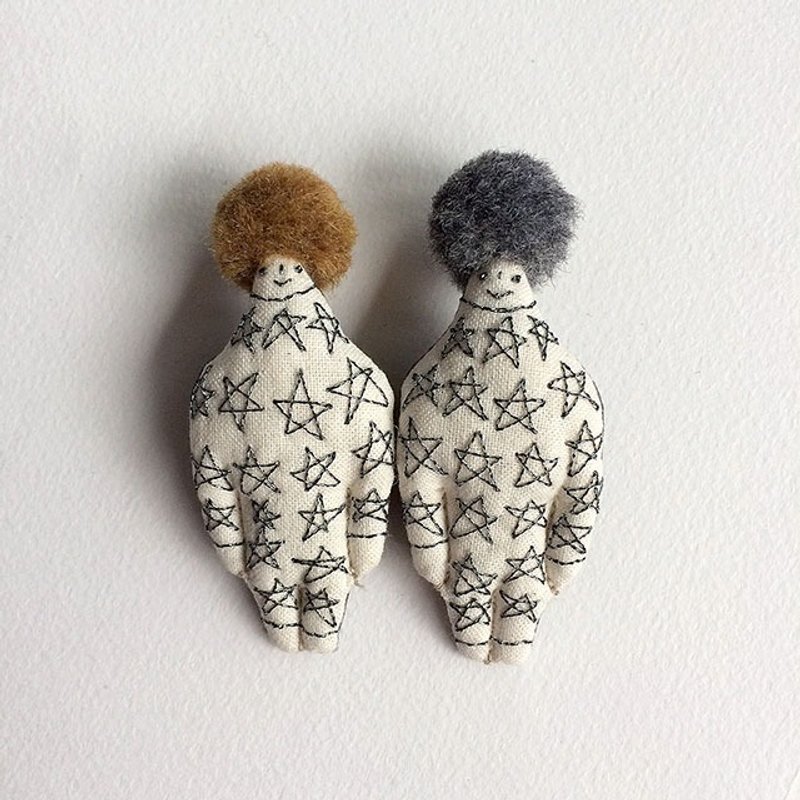 Hoshinoko brooch (Haiiroatama or Chairoatama) - 胸针 - 棉．麻 白色